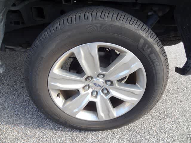 Used 2015 Ford F150 Platinum w/ Equipment Group 701A Luxury AWD/4WD image 32