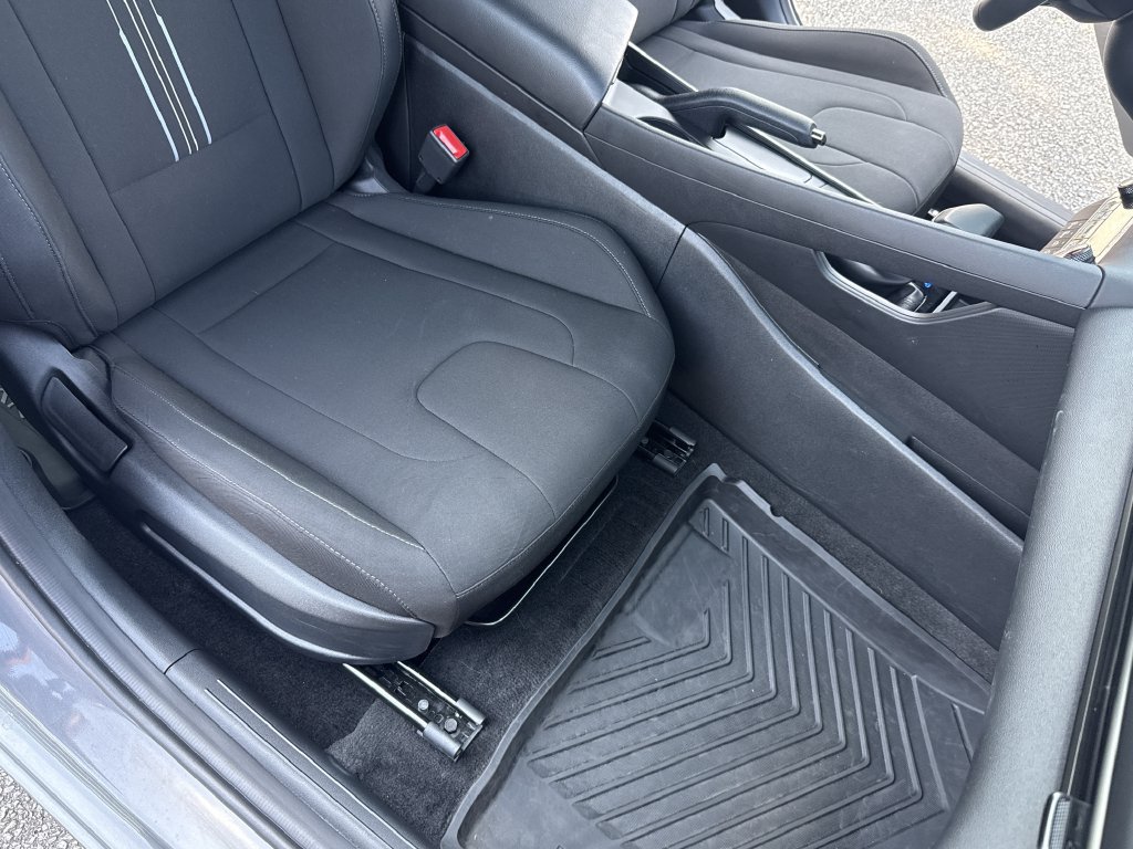 Certified 2025 Hyundai Elantra Sport FWD image 32