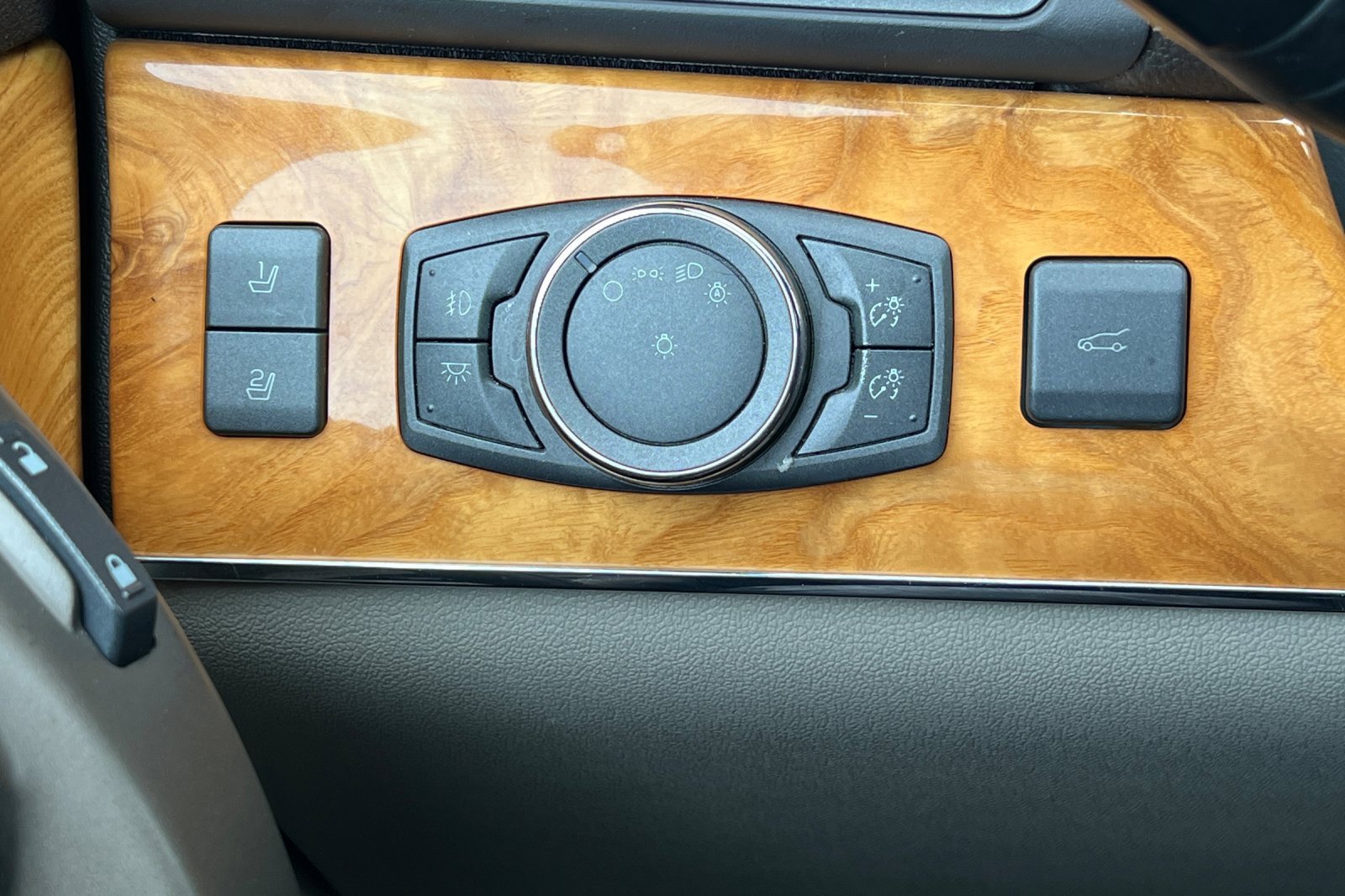 Used 2015 Lincoln MKX AWD w/ Equipment Group 102A image 37