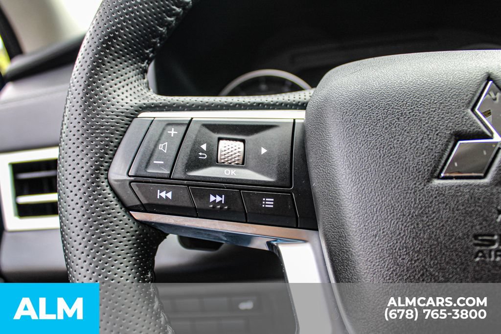 Used 2025 Mitsubishi Outlander SE FWD image 28