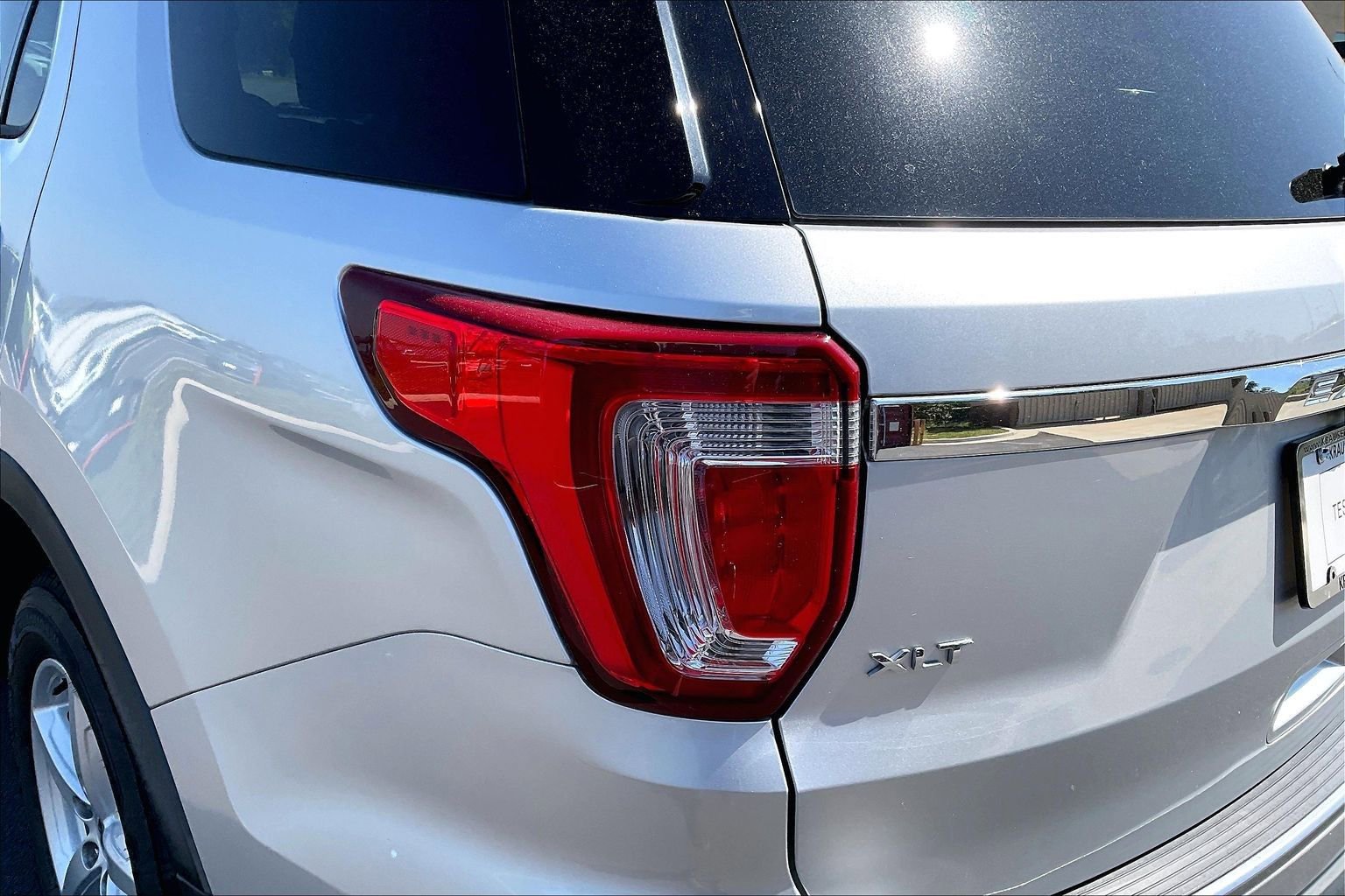 Used 2018 Ford Explorer XLT w/ Equipment Group 201A FWD image 23