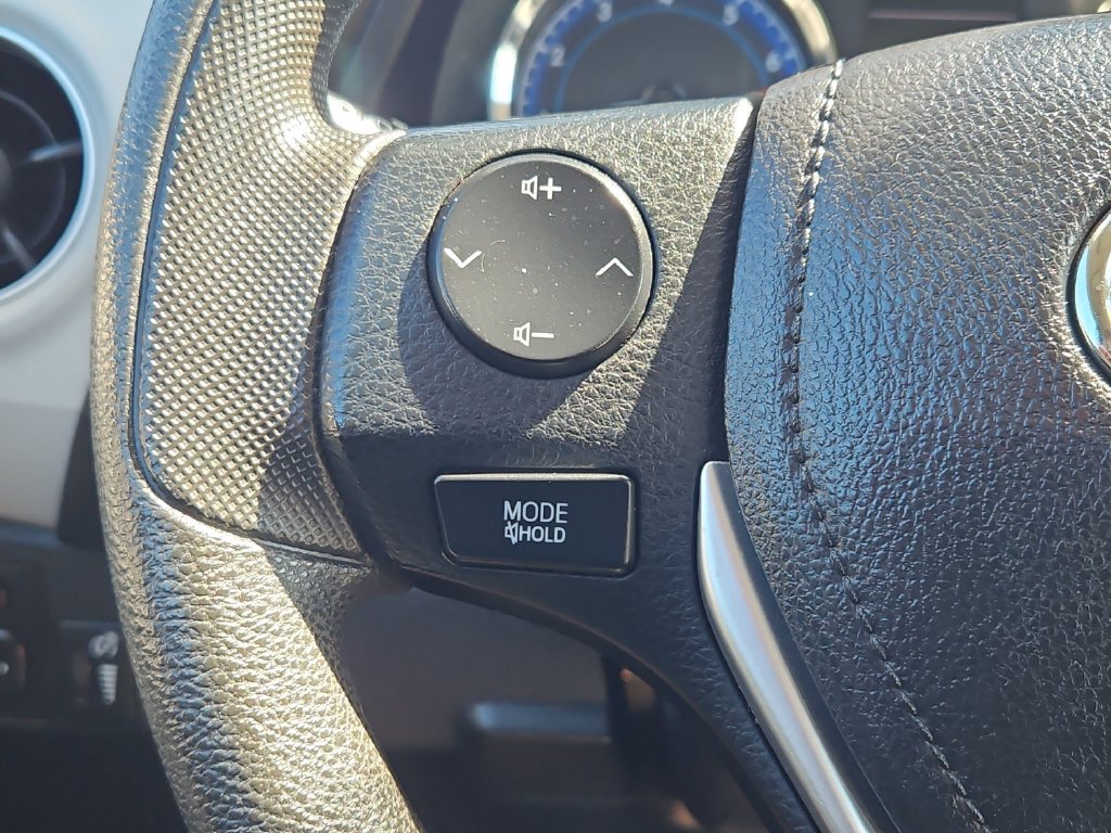 Used 2019 Toyota Corolla LE FWD image 19