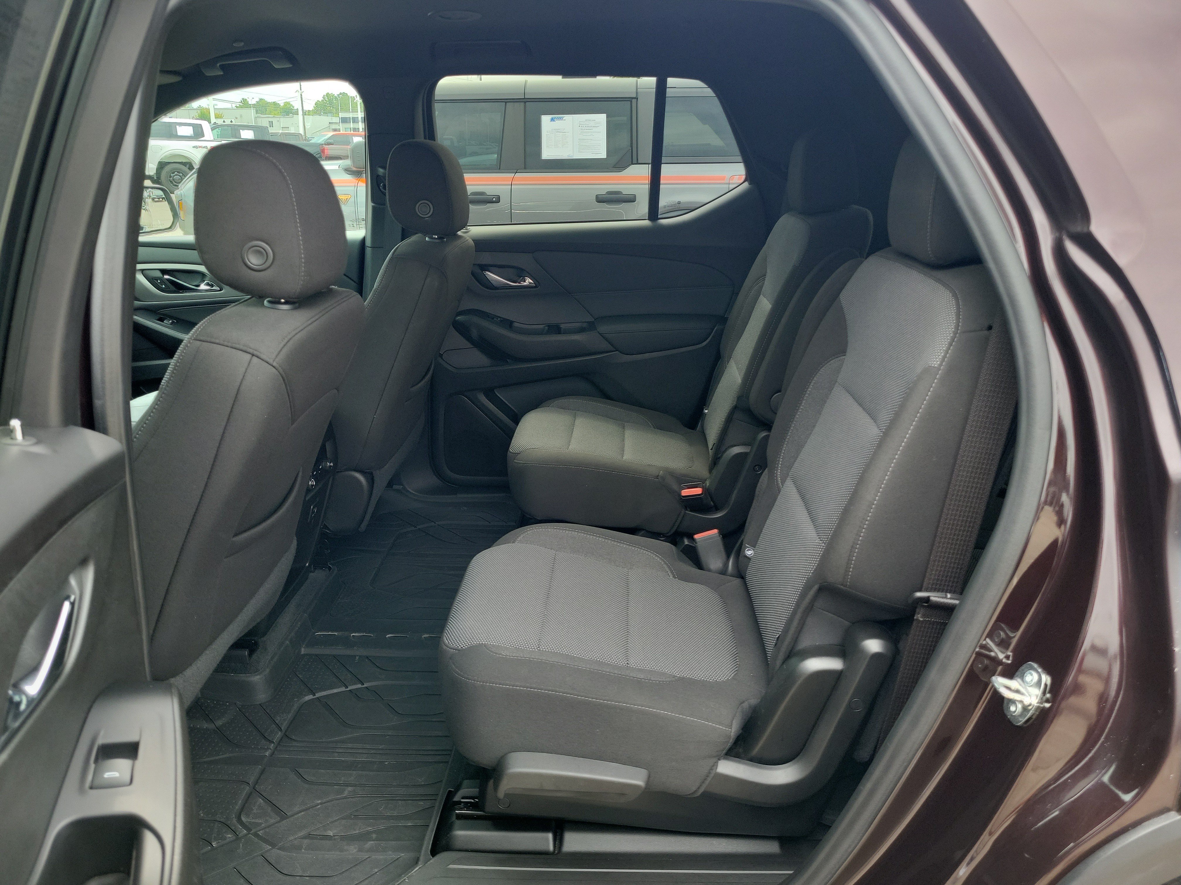 Used 2023 Chevrolet Traverse LT FWD image 12