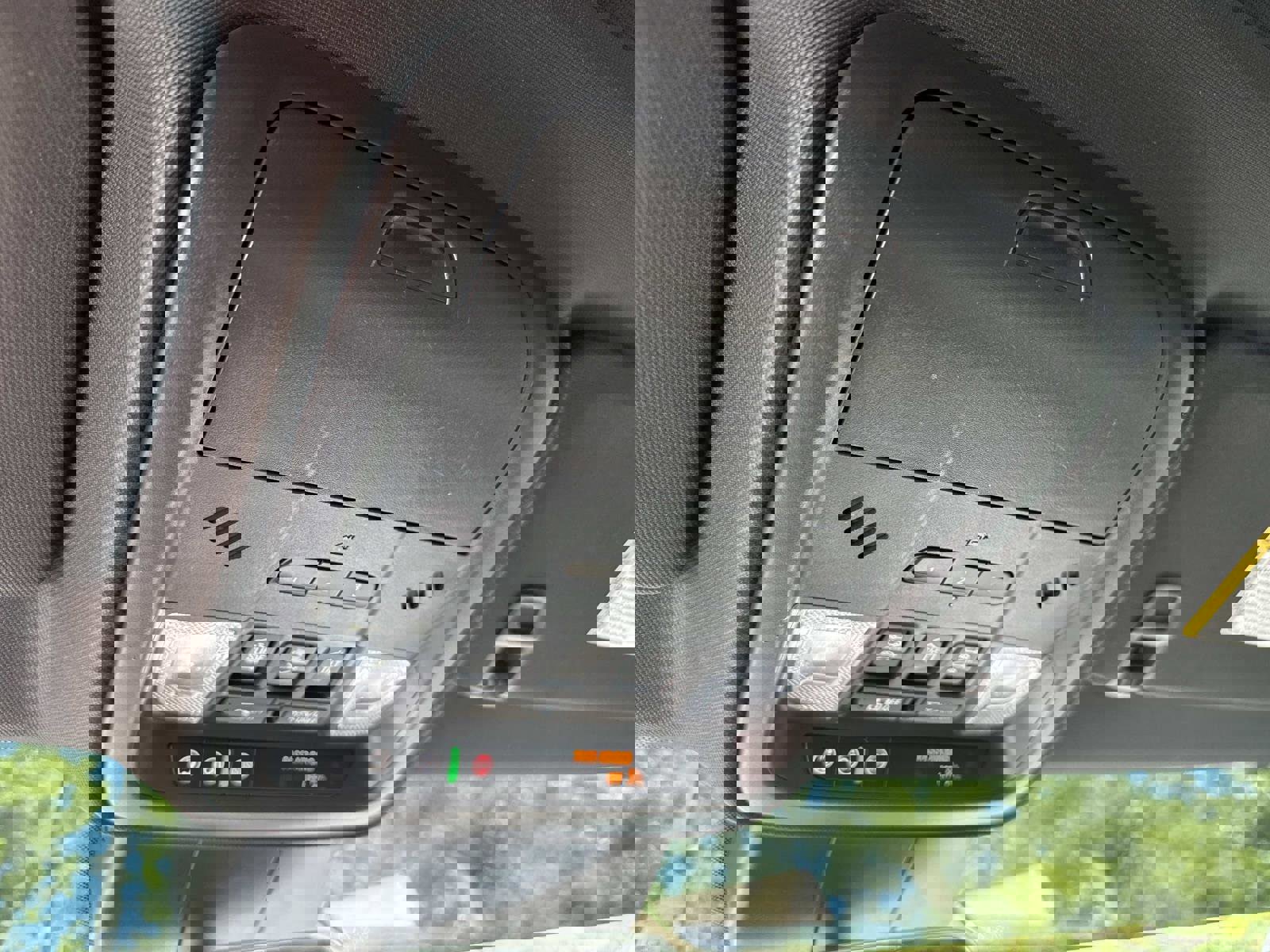 Used 2024 Cadillac XT4 Luxury w/ Cold Weather Package FWD image 33