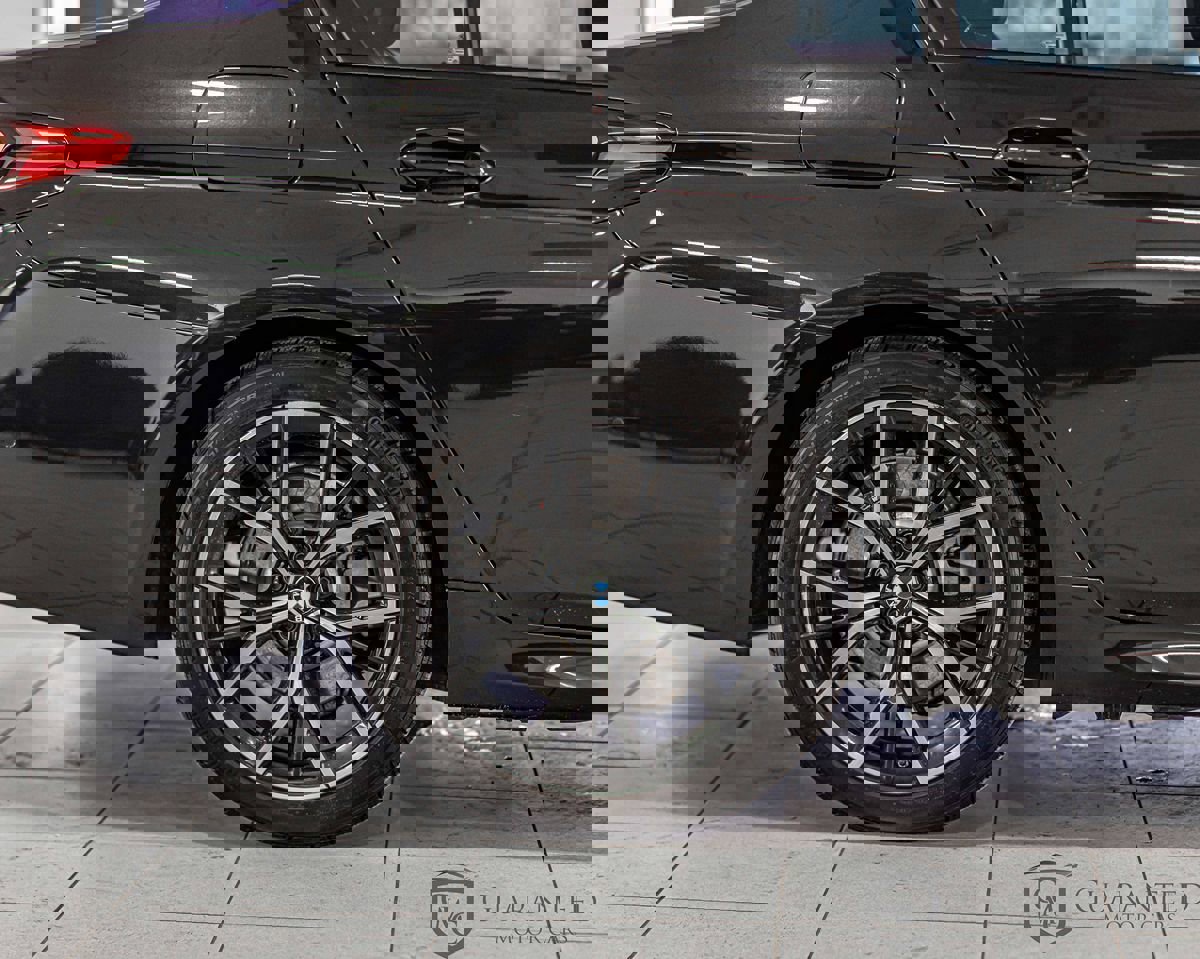 Used 2021 BMW 530e xDrive w/ Executive Package image 10