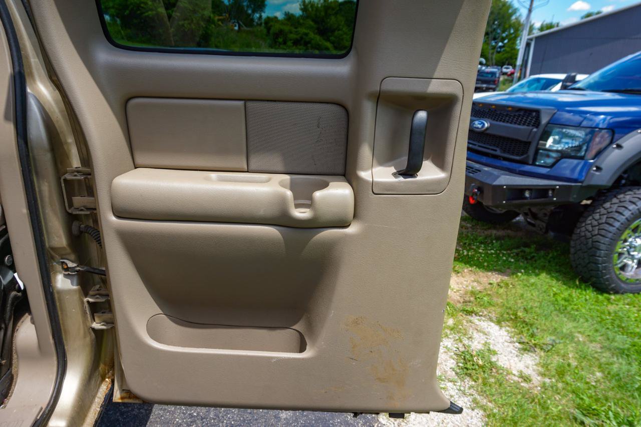 Used 2004 Chevrolet Silverado 2500 LS w/ Heavy-Duty Power Package AWD/4WD image 24