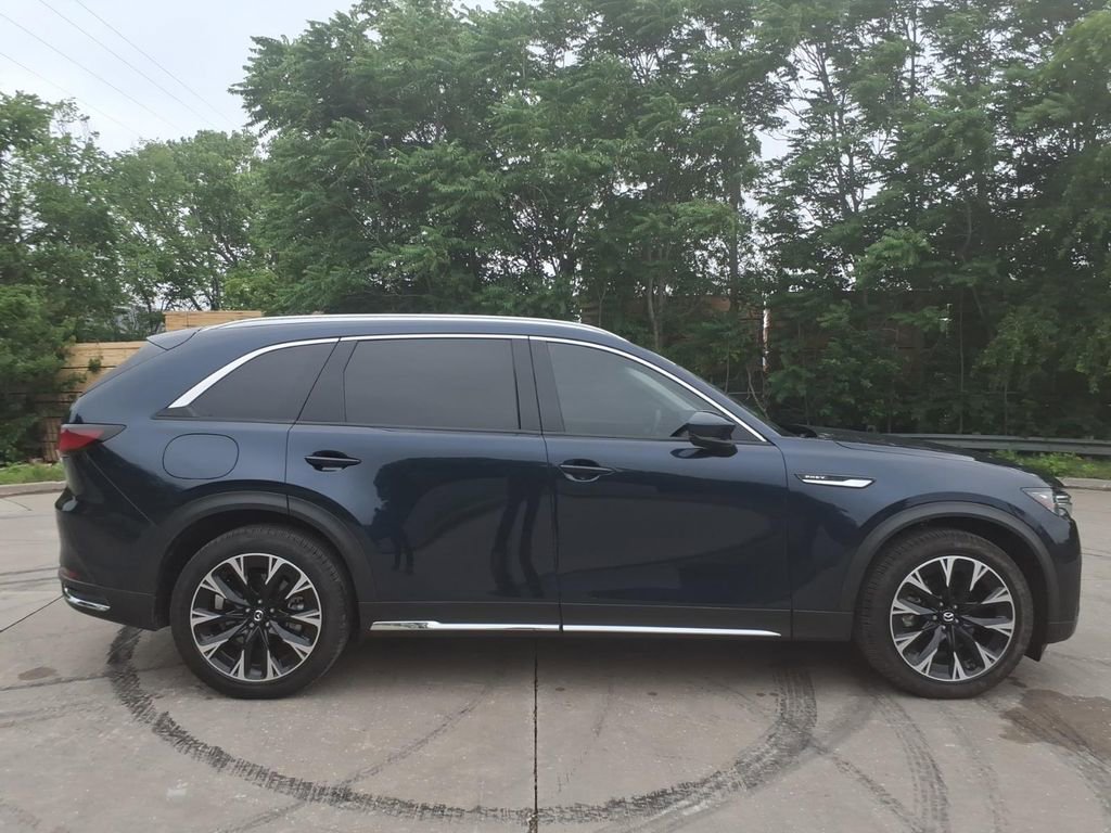 Used 2024 MAZDA CX-90 Plug-In Hybrid w/ Premium Pkg AWD/4WD image 2