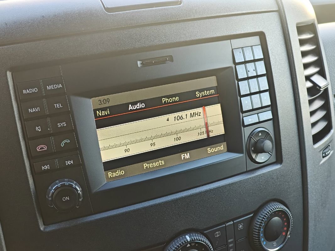 Used 2016 Mercedes-Benz Sprinter 2500 image 27