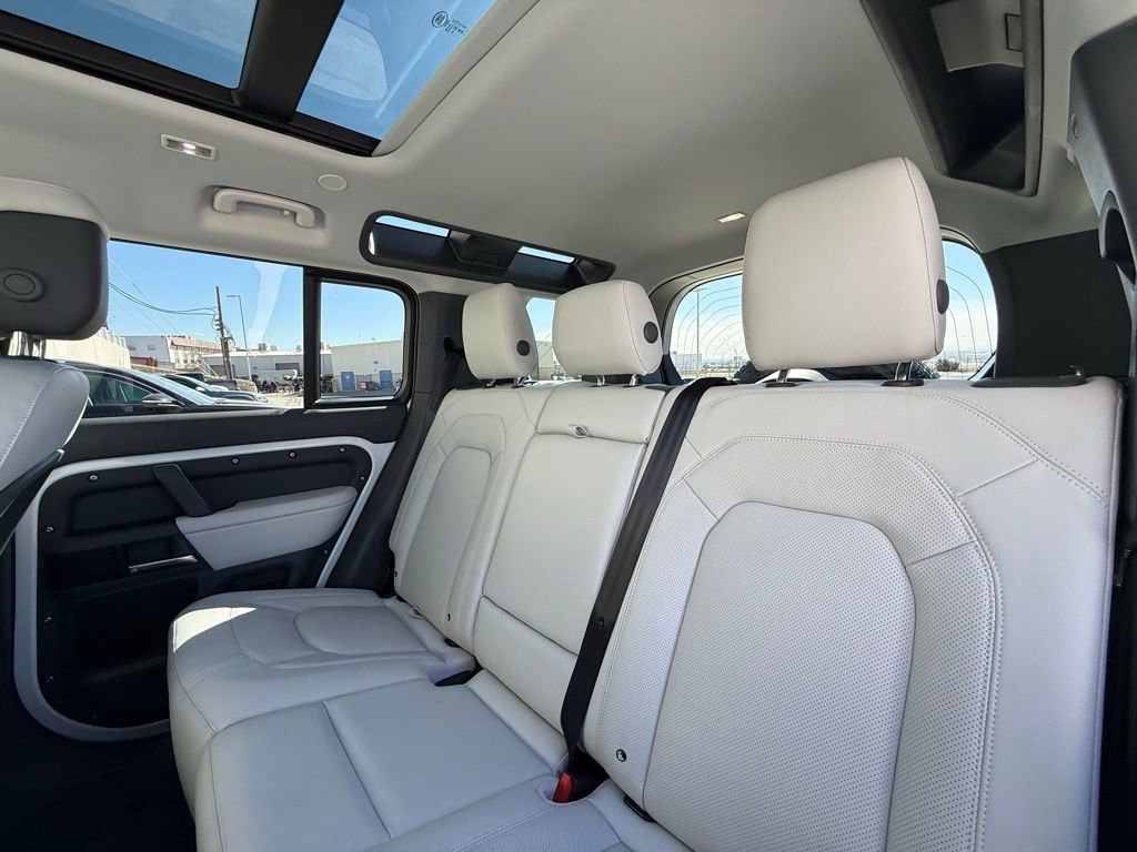 Used 2025 Land Rover Defender 110 S image 7
