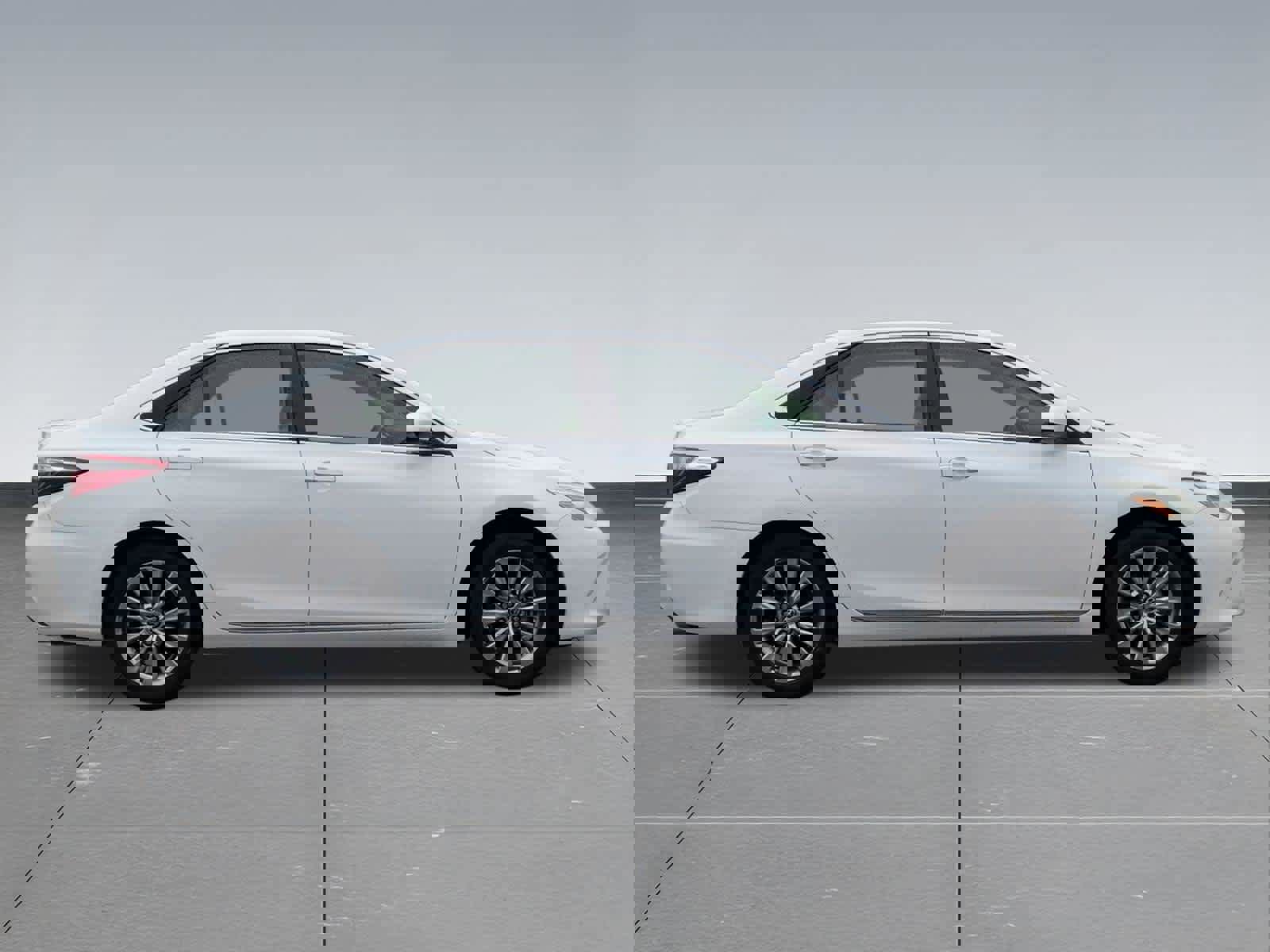 Used 2016 Toyota Camry XLE w/ Moonroof Package image 7