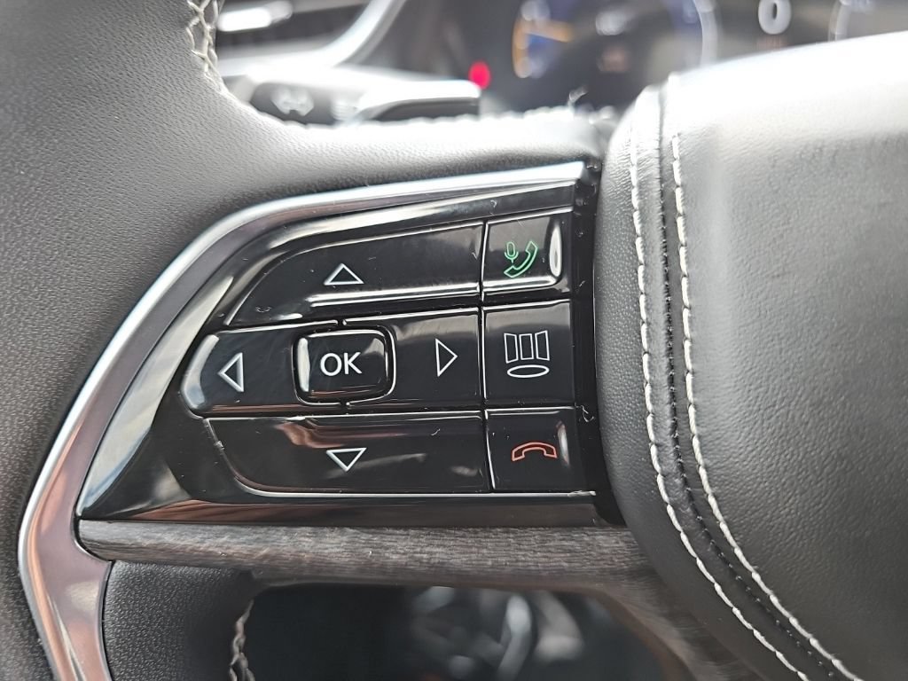 Certified 2024 Jeep Grand Cherokee Overland w/ Luxury Tech Group IV AWD/4WD image 30