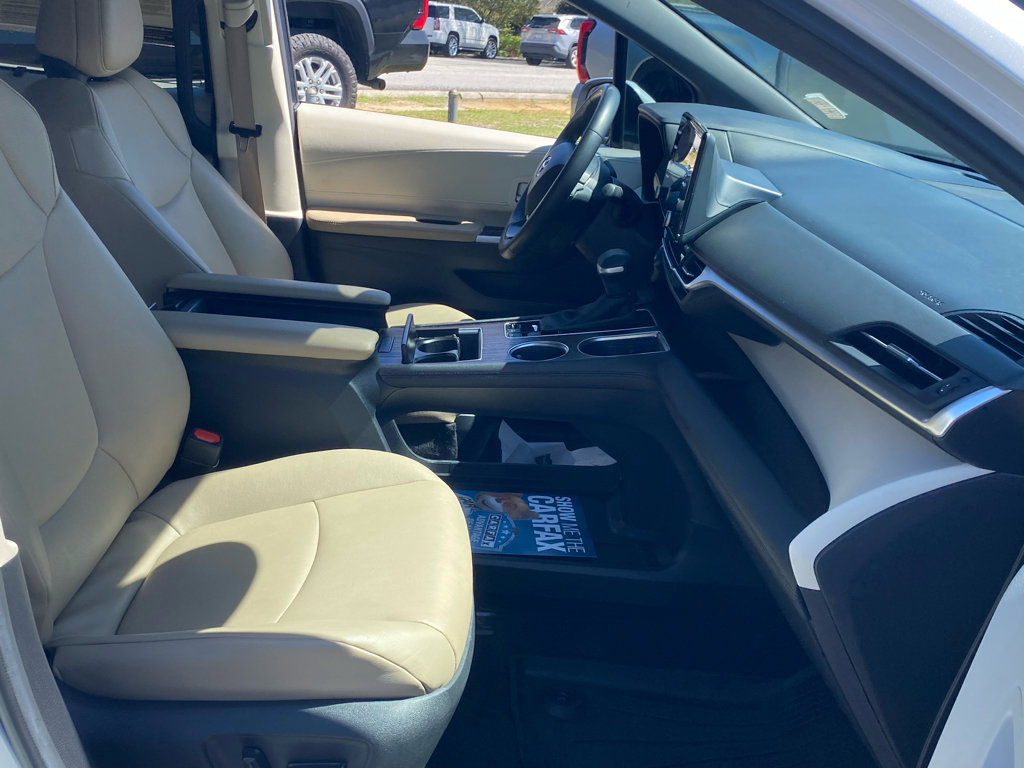 Used 2024 Toyota Sienna XLE image 14