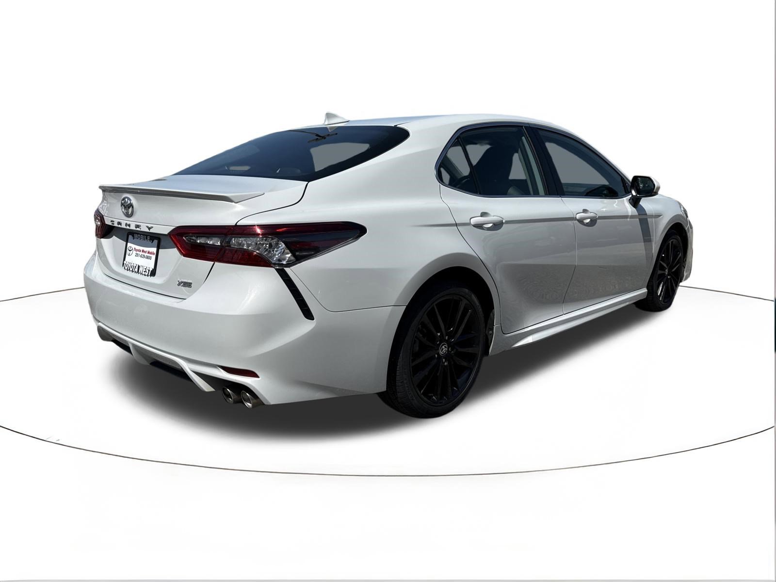 Used 2024 Toyota Camry XSE FWD image 3
