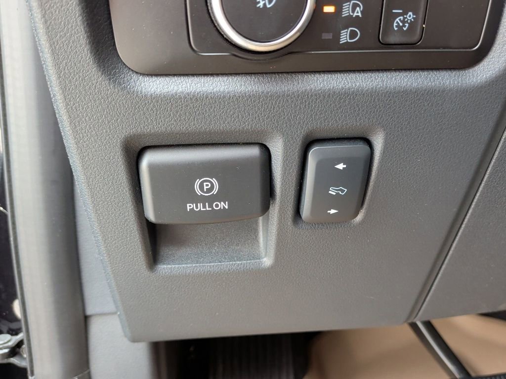 Used 2023 Ford Expedition Limited image 17