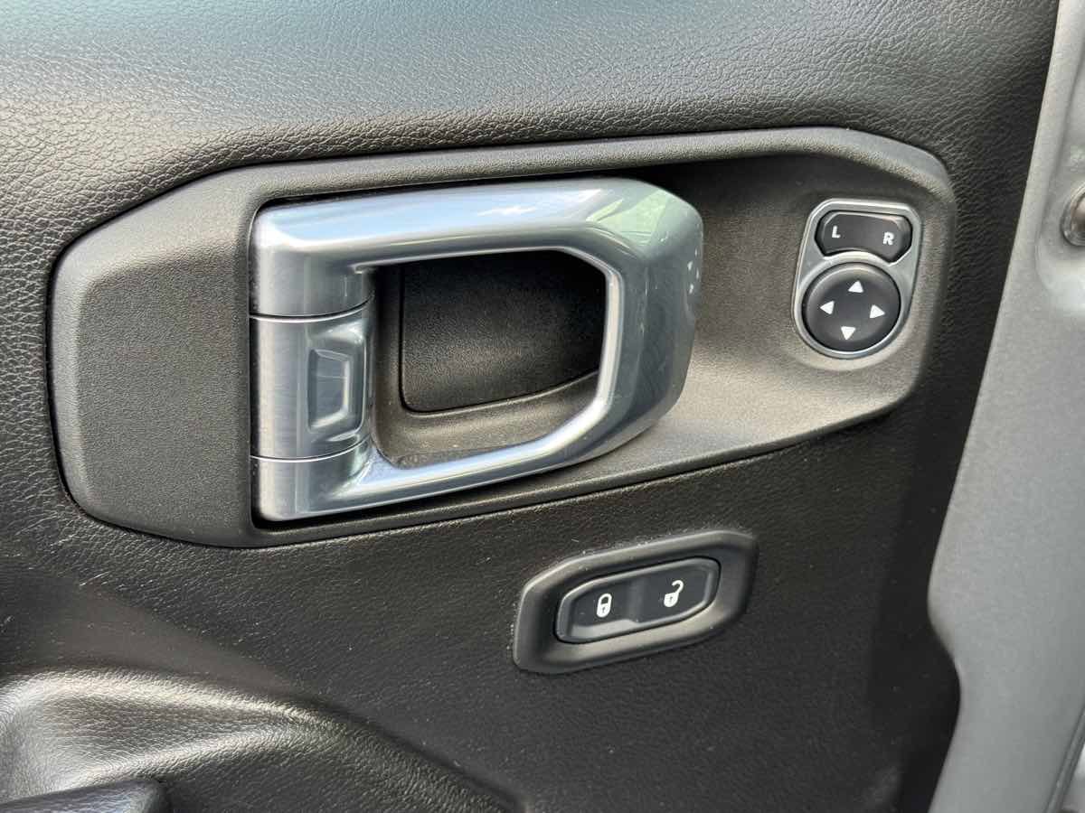 Used 2021 Jeep Gladiator Sport AWD/4WD image 31
