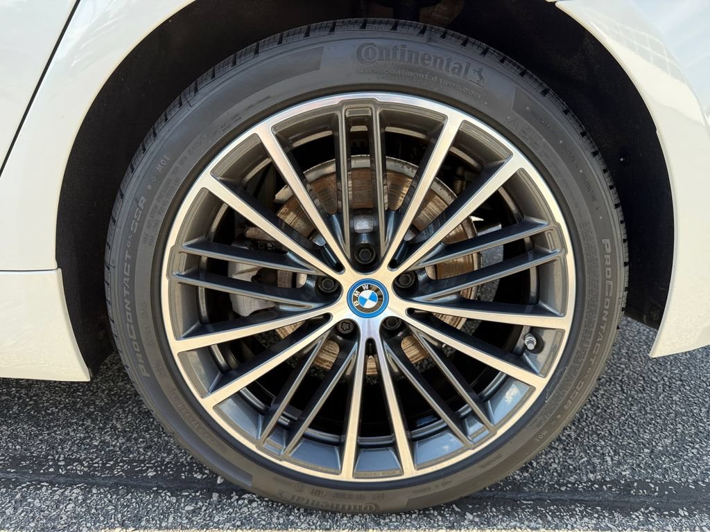 Used 2023 BMW 530e xDrive w/ Premium Package AWD/4WD image 16