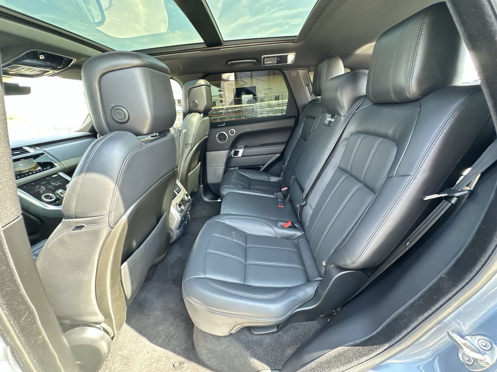 Used 2019 Land Rover Range Rover Sport HSE AWD/4WD image 25