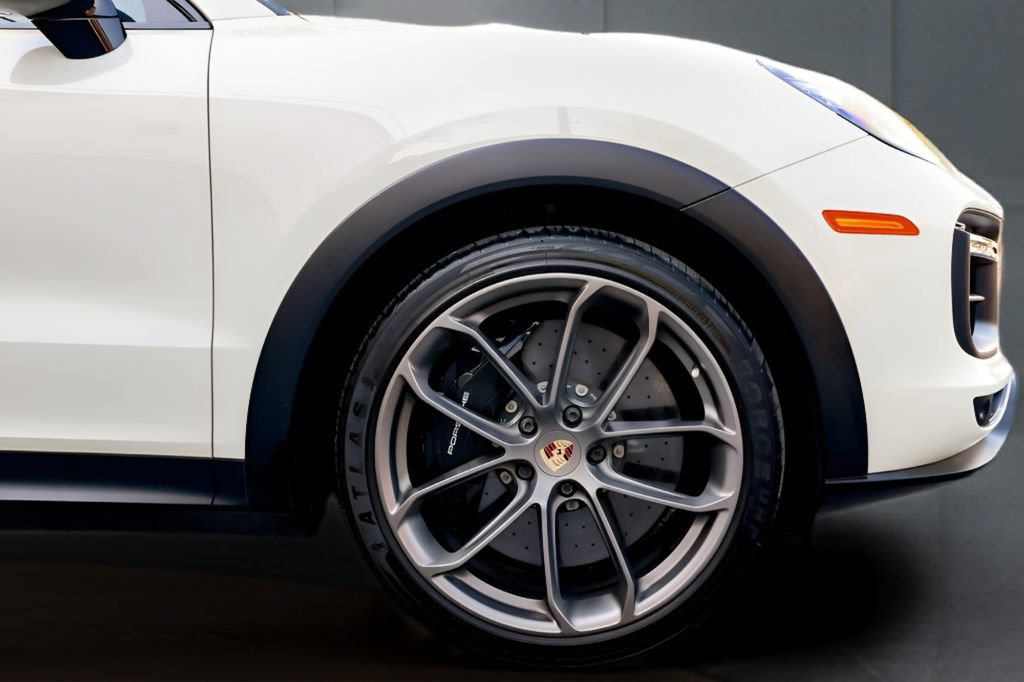 Used 2023 Porsche Cayenne Turbo GT AWD/4WD image 19