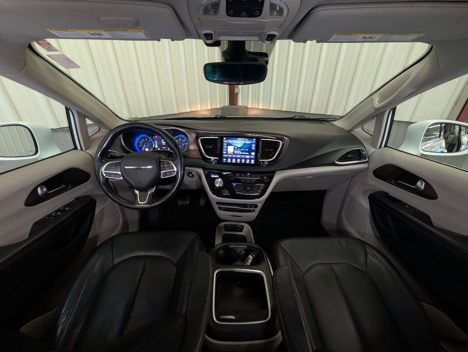 Used 2019 Chrysler Pacifica Touring-L Plus w/ Advanced Safetytec Group FWD image 5