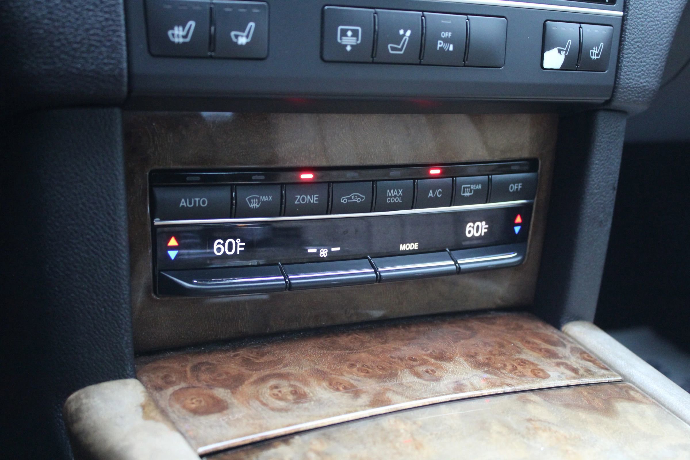 Used 2011 Mercedes-Benz E 550 4MATIC Sedan image 25