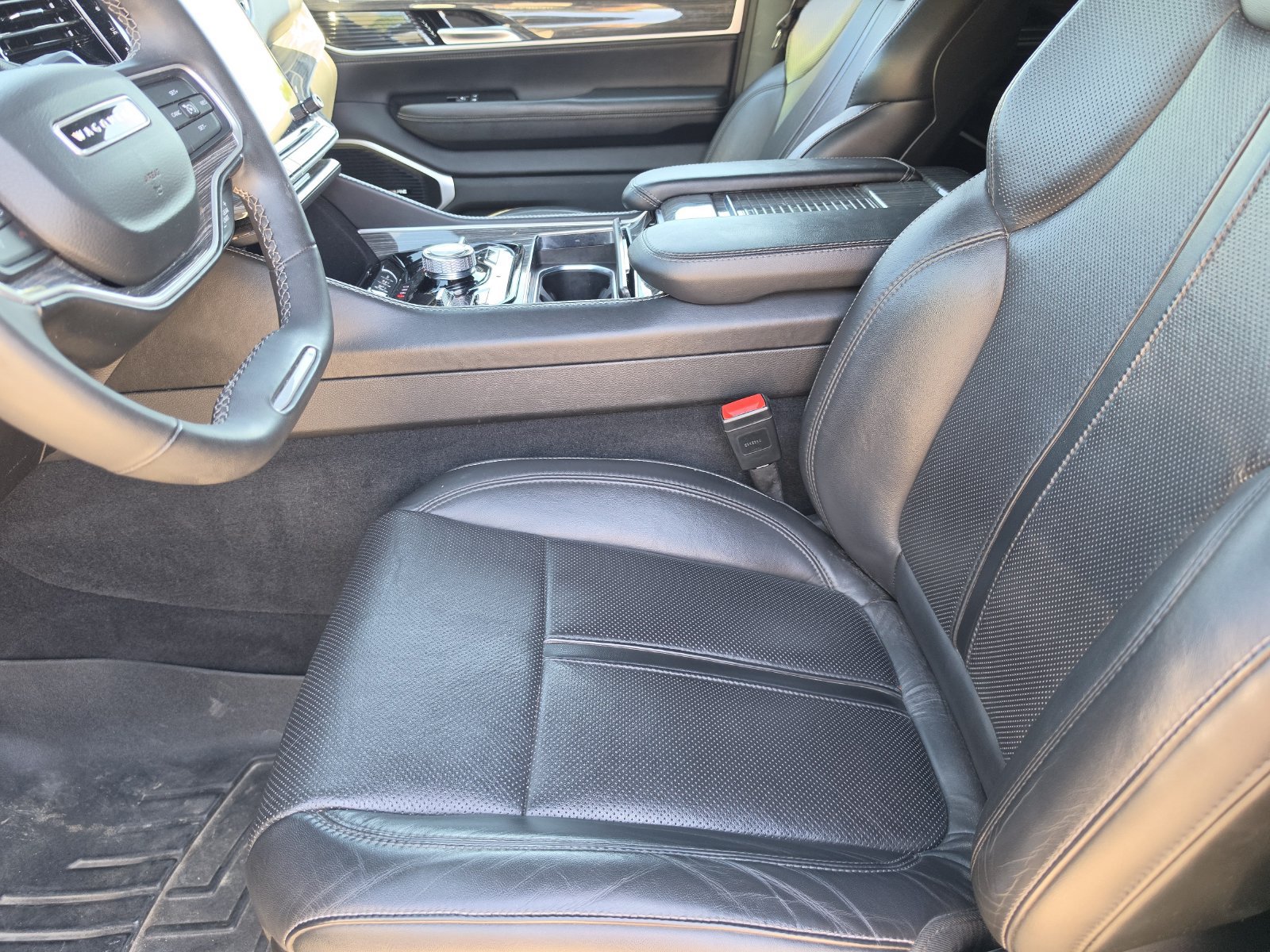 Used 2022 Jeep Wagoneer Series III AWD/4WD image 12