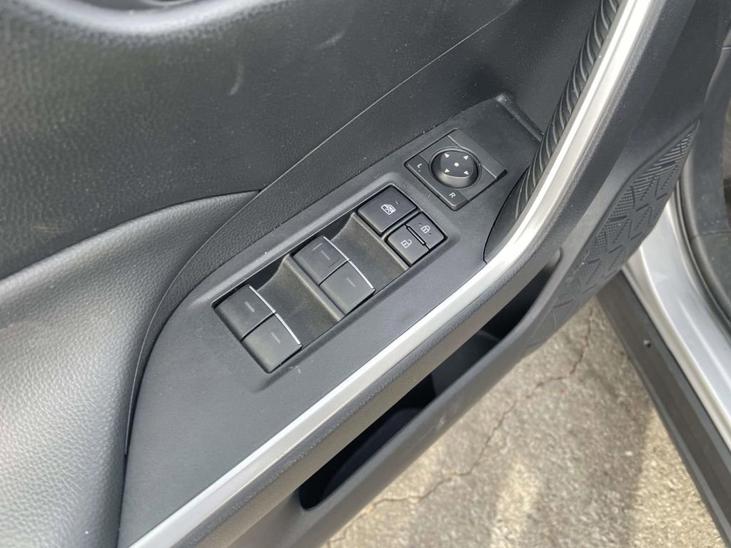 Used 2025 Toyota RAV4 XLE image 27
