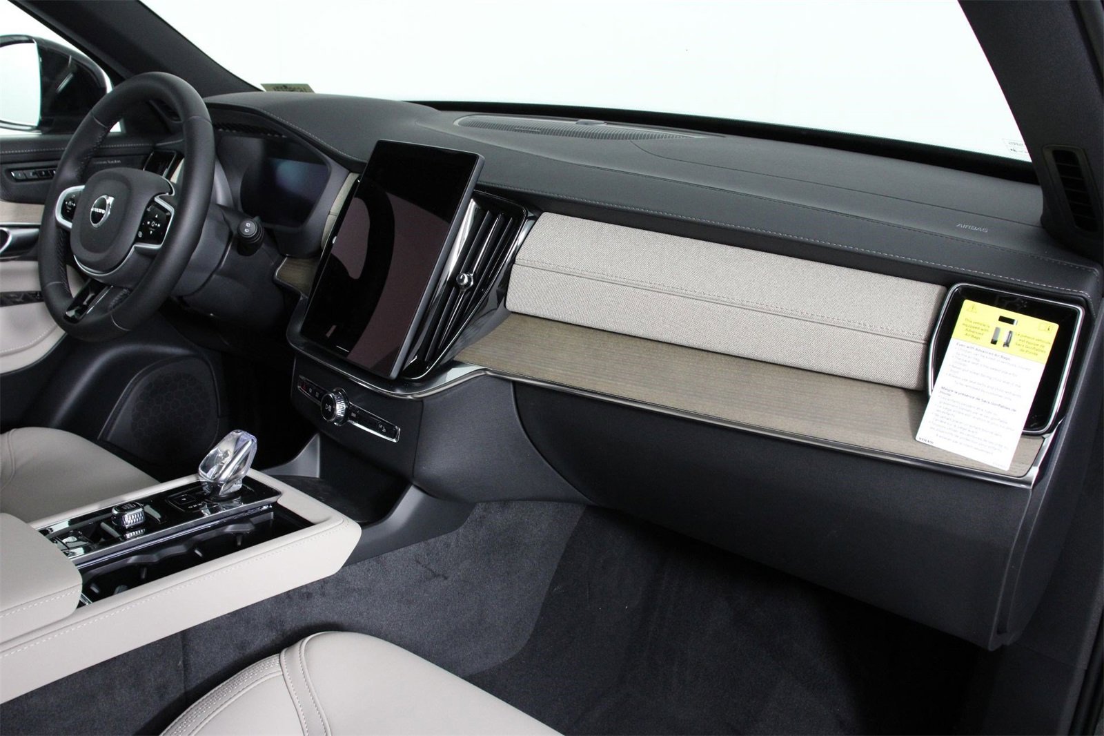 New 2026 Volvo XC90 T8 Plus image 9