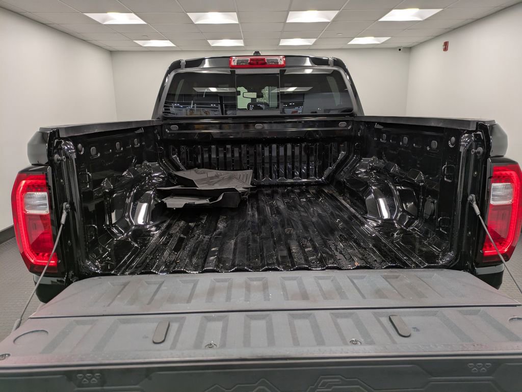 Used 2025 GMC Canyon AT4 image 25