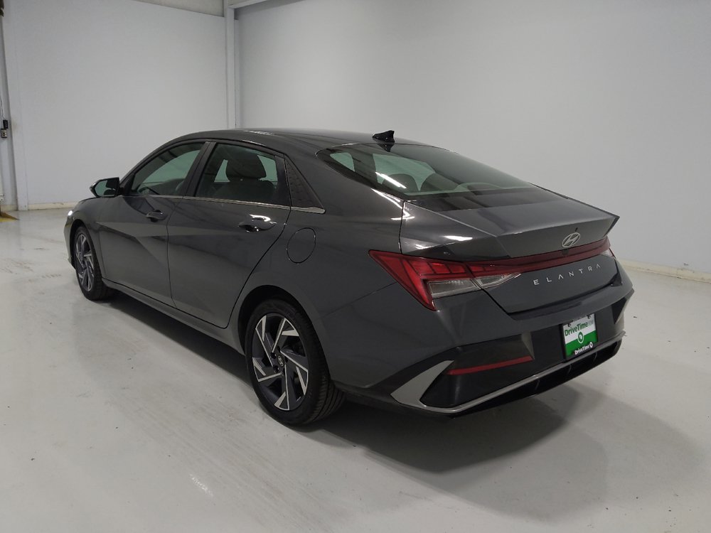 Used 2025 Hyundai Elantra SEL FWD image 5