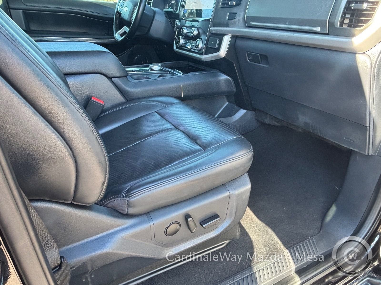 Used 2024 Ford Expedition XLT image 12