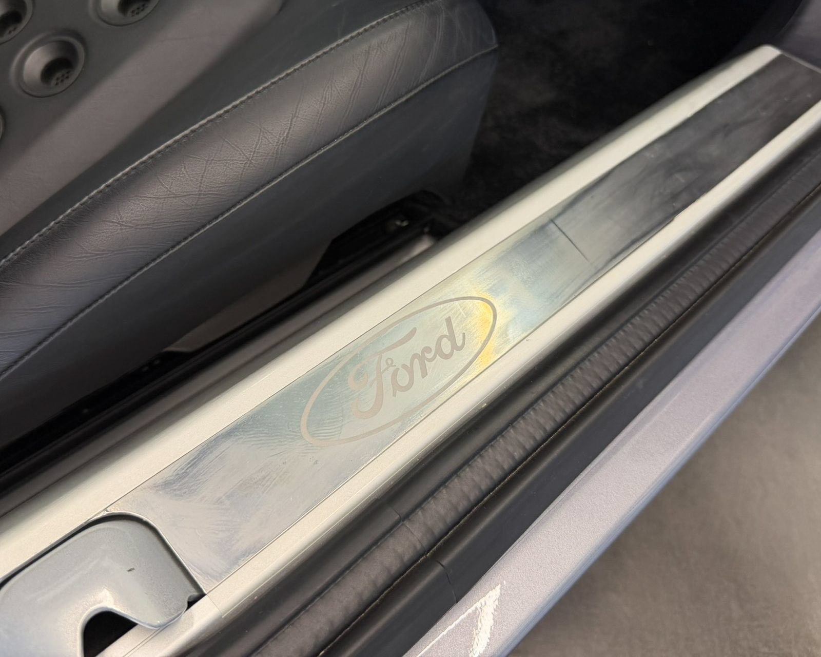 Used 2006 Ford GT RWD image 31