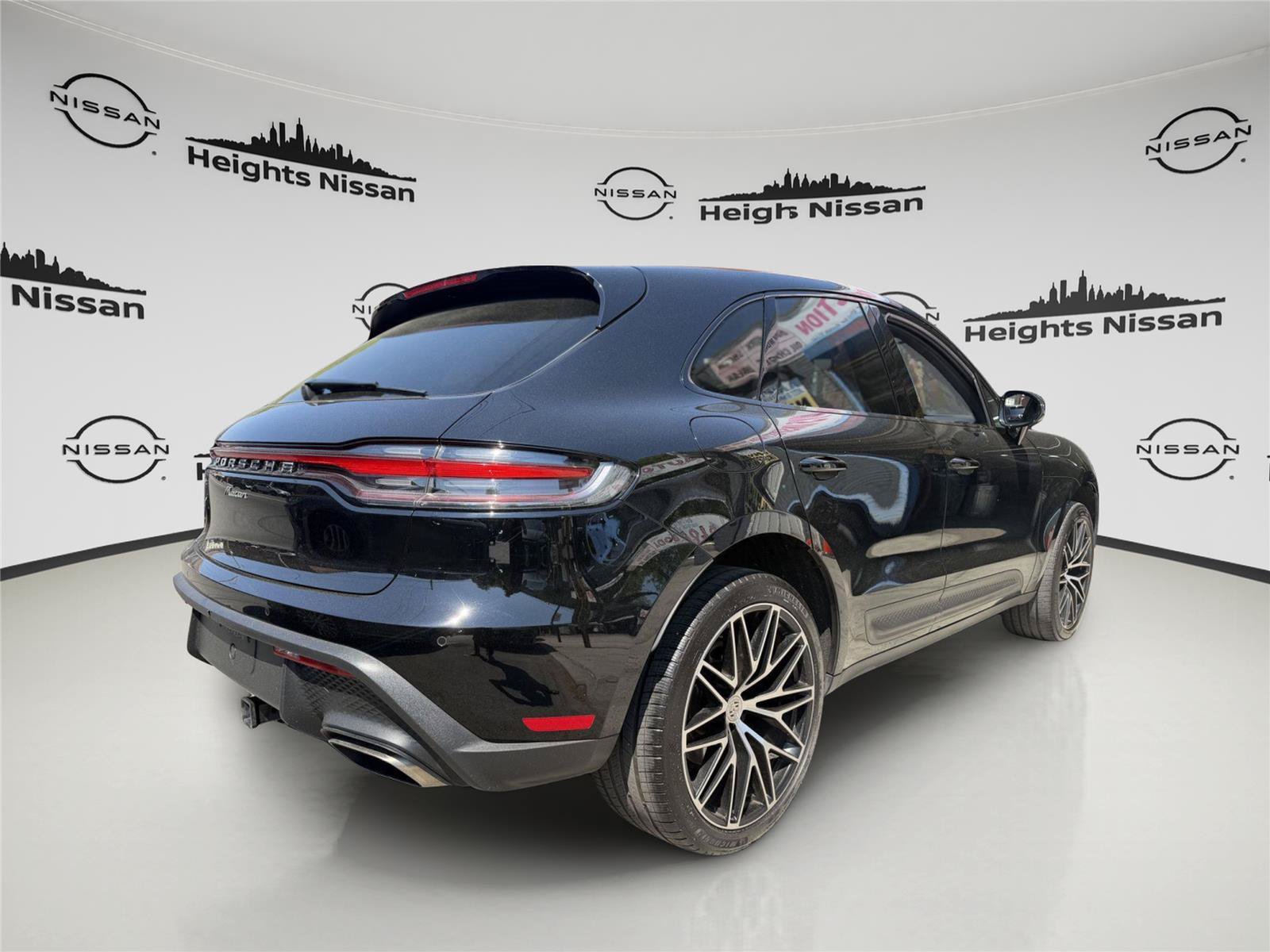 Used 2023 Porsche Macan Turbo AWD/4WD image 5