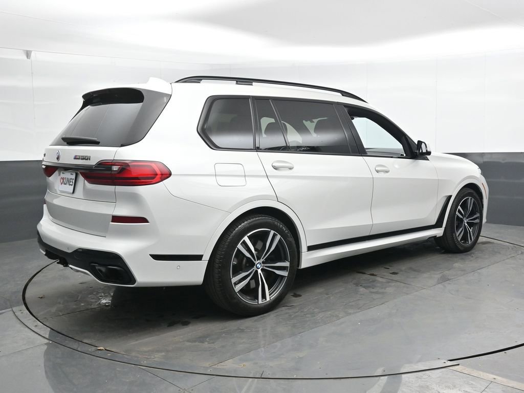 Used 2022 BMW X7 M50i image 4