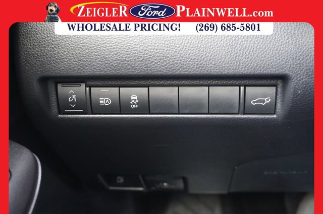 Used 2022 Toyota Venza LE image 27