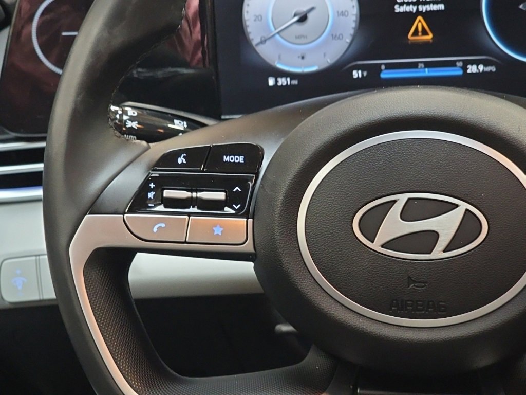 Used 2024 Hyundai Elantra Limited image 17