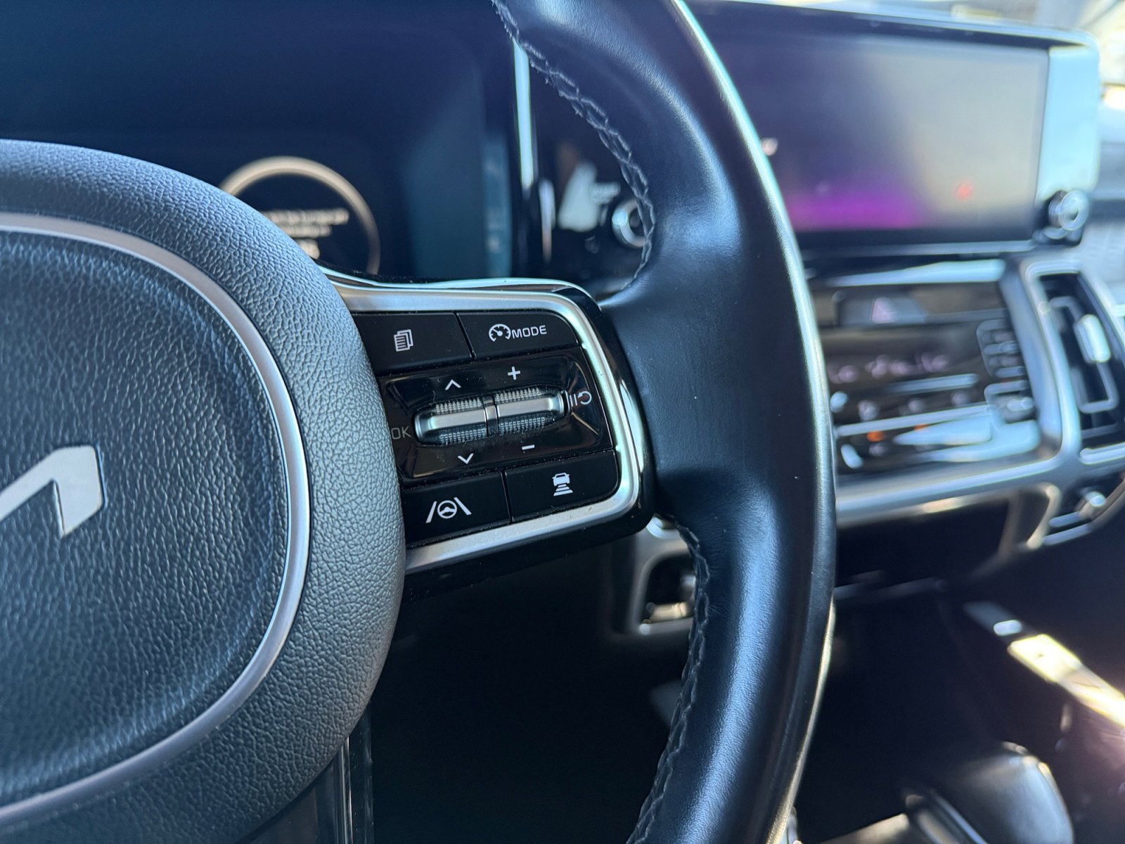 Used 2023 Kia Sorento SX image 17