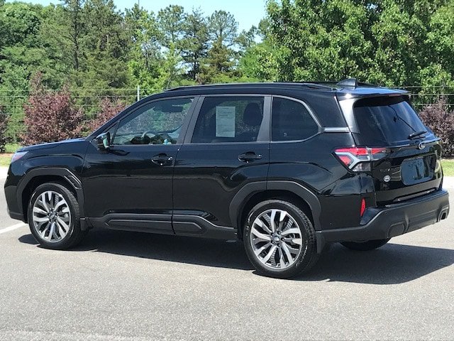 Used 2025 Subaru Forester Touring AWD/4WD image 4