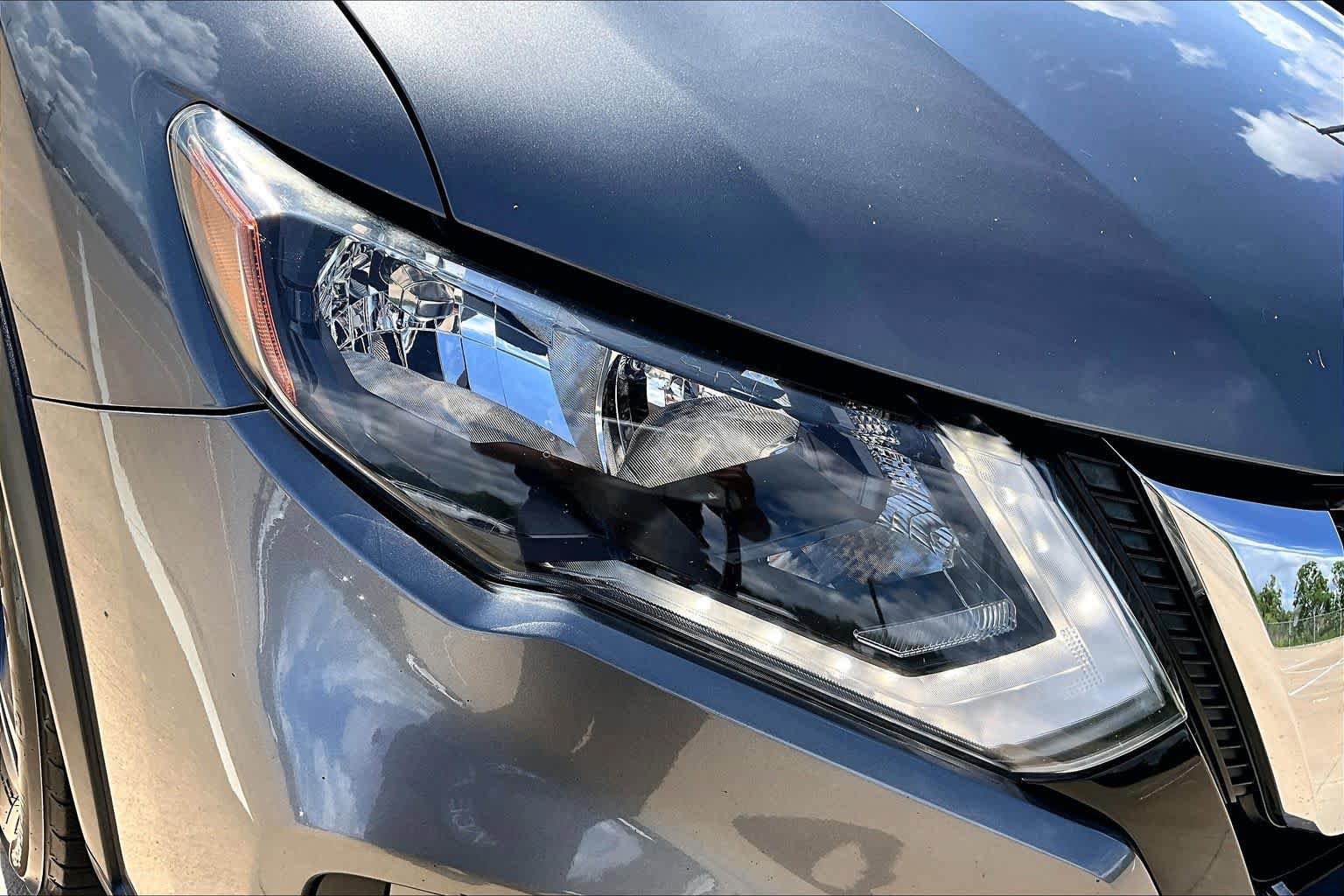 Used 2019 Nissan Rogue SV w/ Premium Package FWD image 28