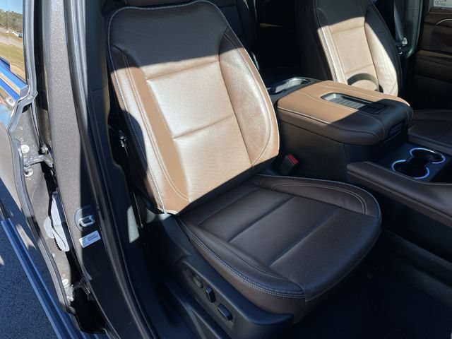 Used 2021 Chevrolet Suburban High Country w/ Premium Package RWD image 28