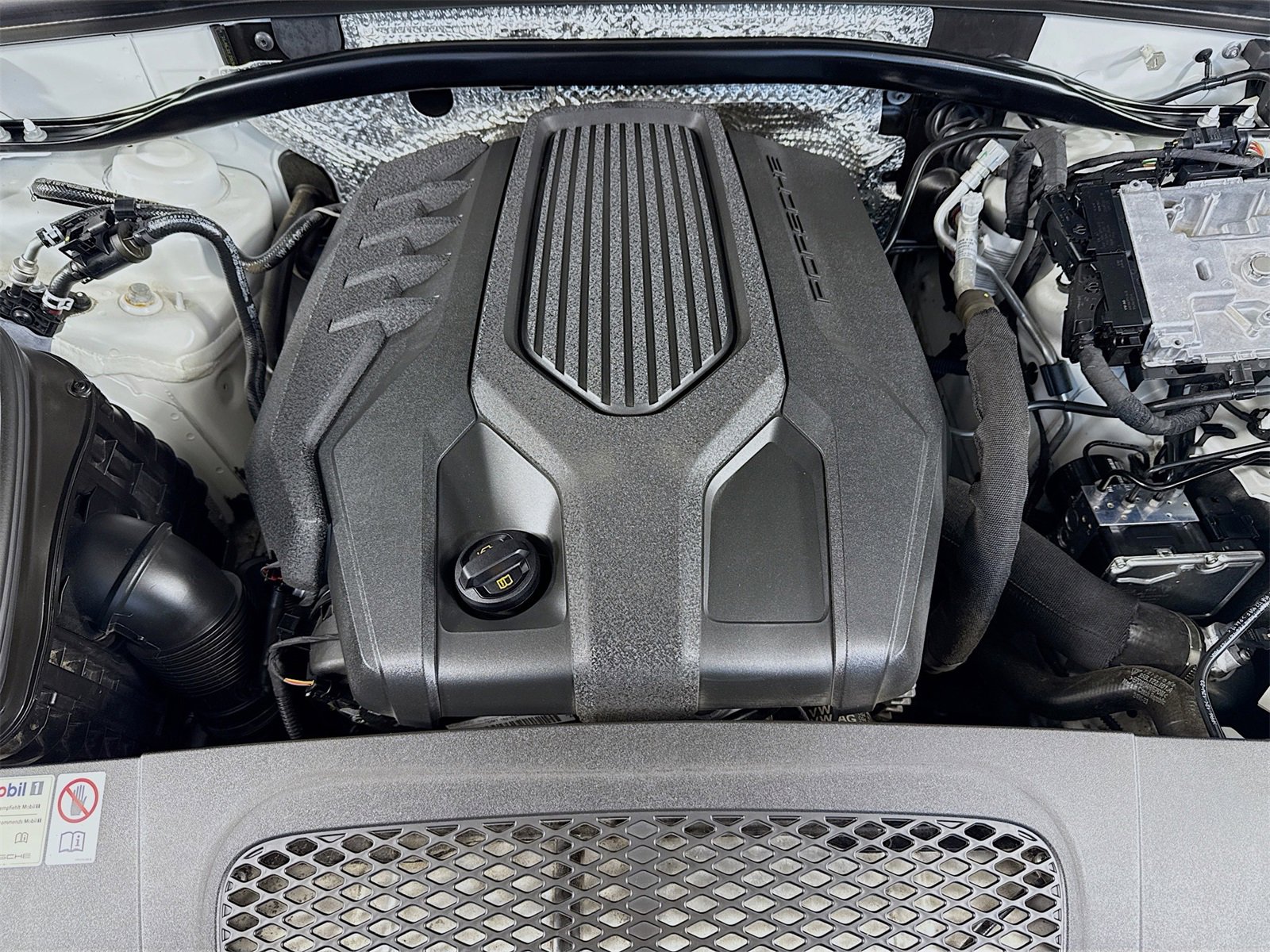 Certified 2024 Porsche Macan image 24