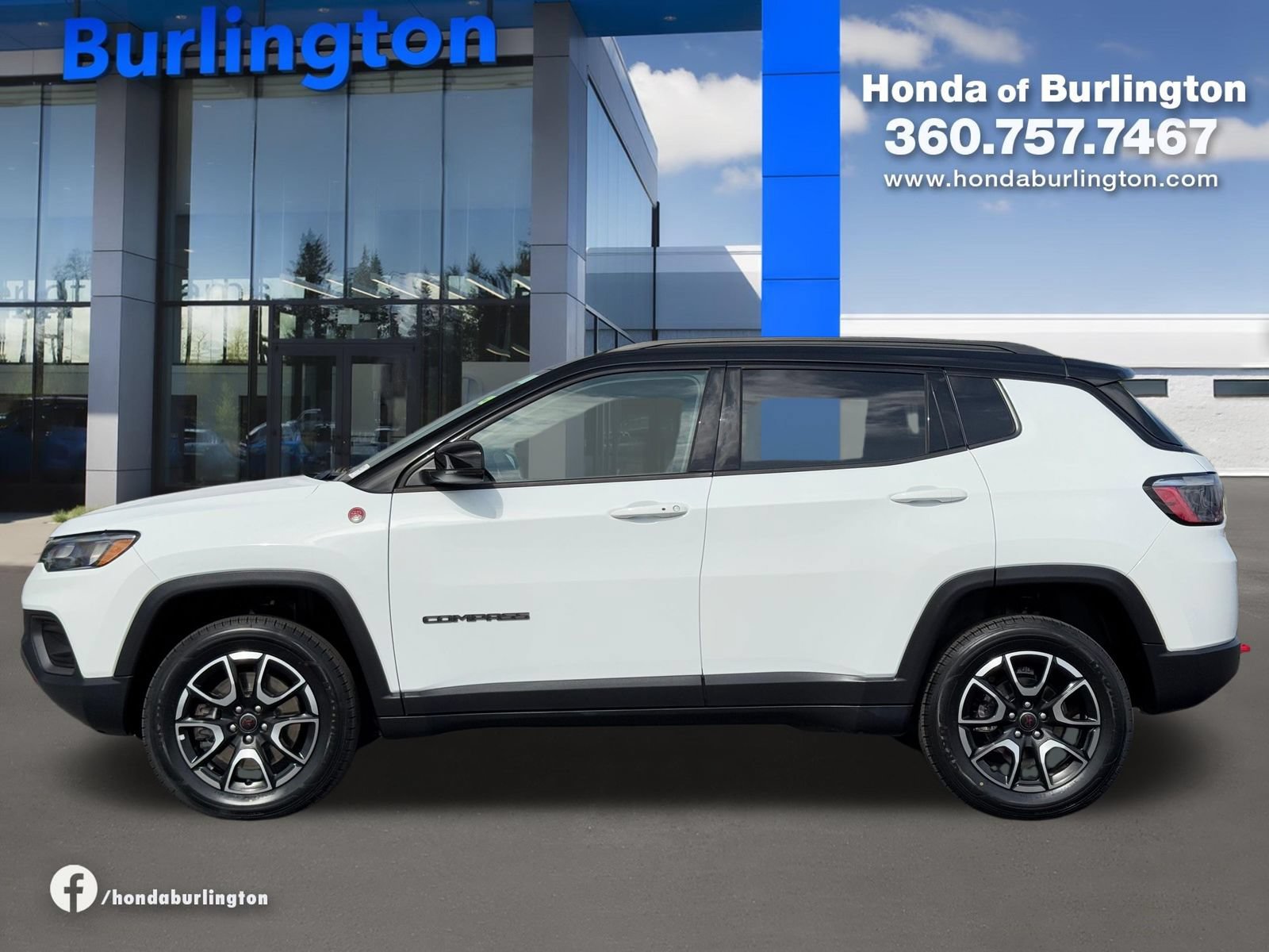 Used 2025 Jeep Compass Trailhawk AWD/4WD image 3