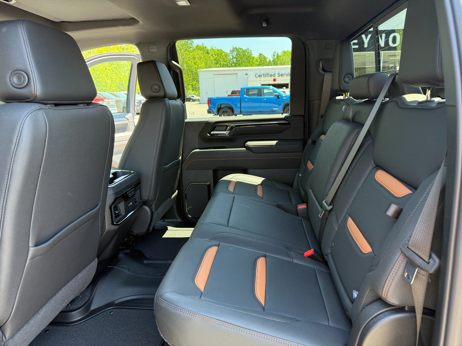 New 2026 GMC Sierra 2500 AT4 AWD/4WD image 17