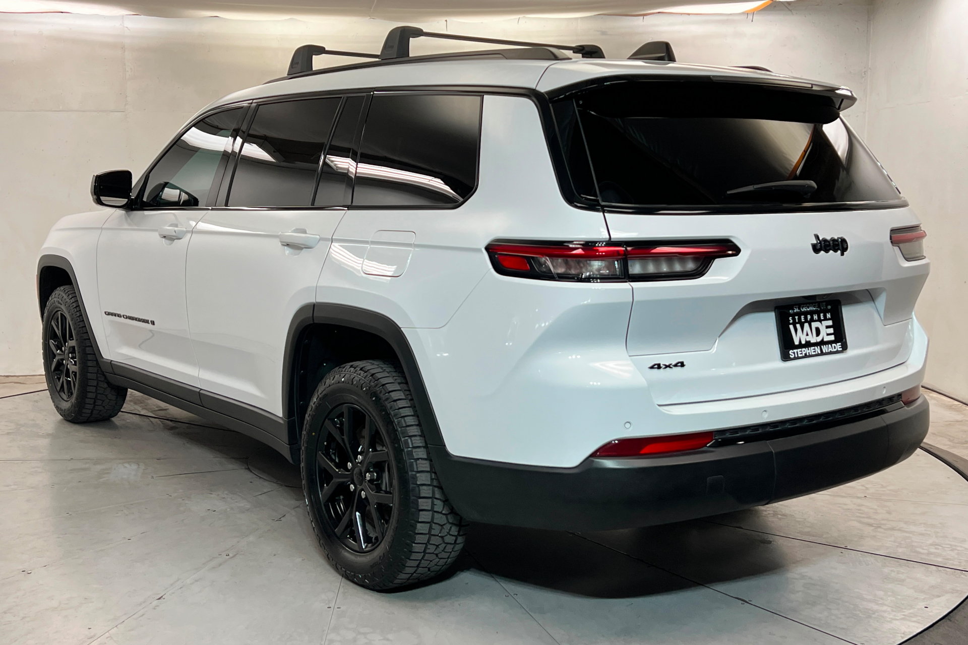 Certified 2024 Jeep Grand Cherokee L Laredo AWD/4WD image 3