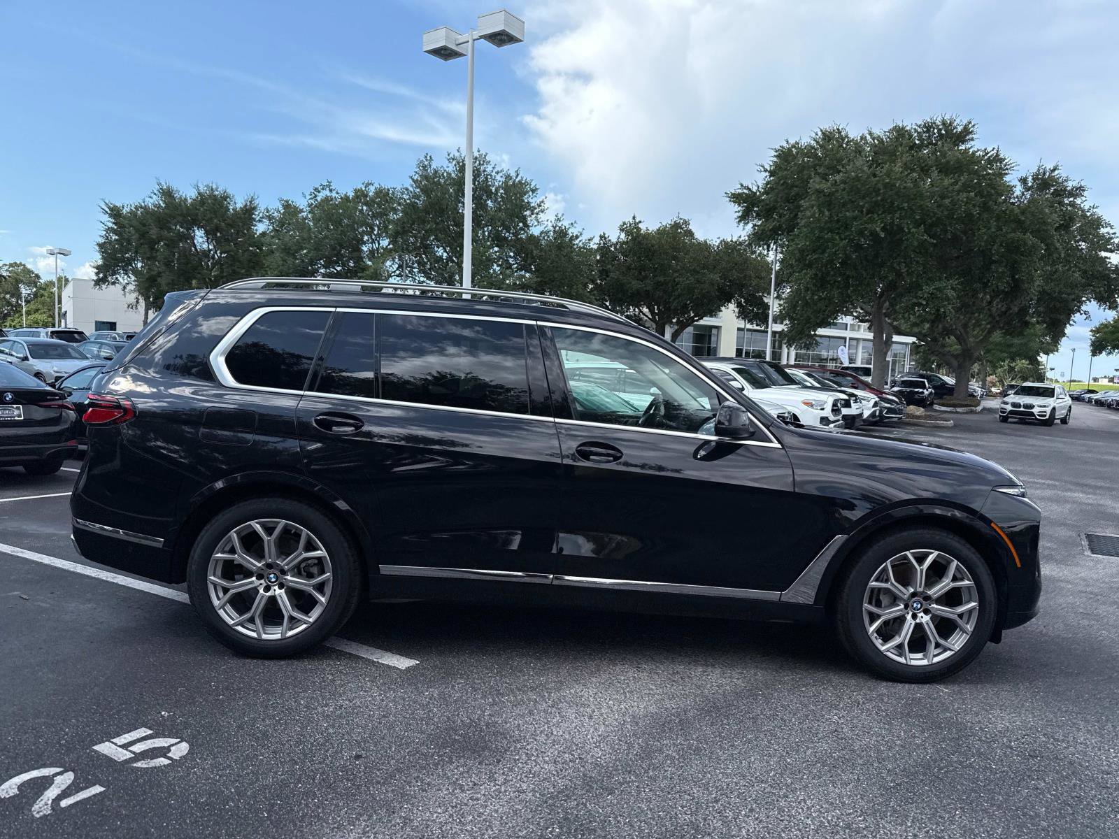 Certified 2025 BMW X7 xDrive40i w/ Premium Package image 3