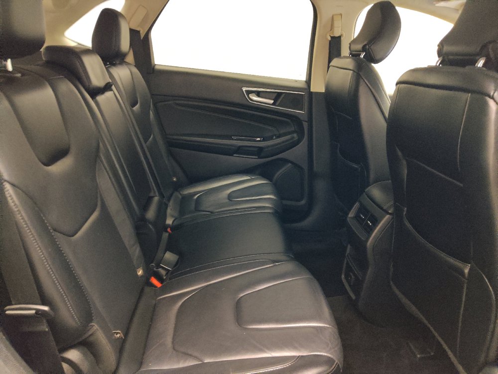 Used 2016 Ford Edge Titanium FWD image 19