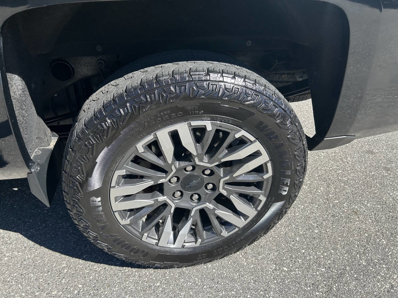 Used 2017 Chevrolet Silverado 1500 LTZ Z71 w/ LTZ Plus Package image 16