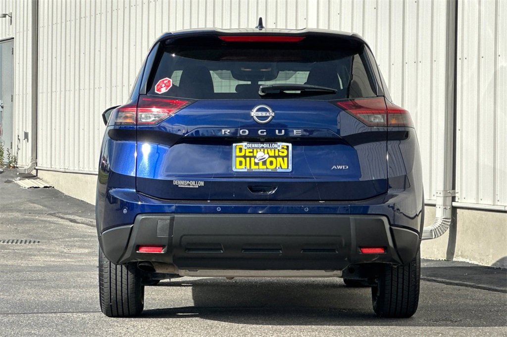 Used 2025 Nissan Rogue SV image 6