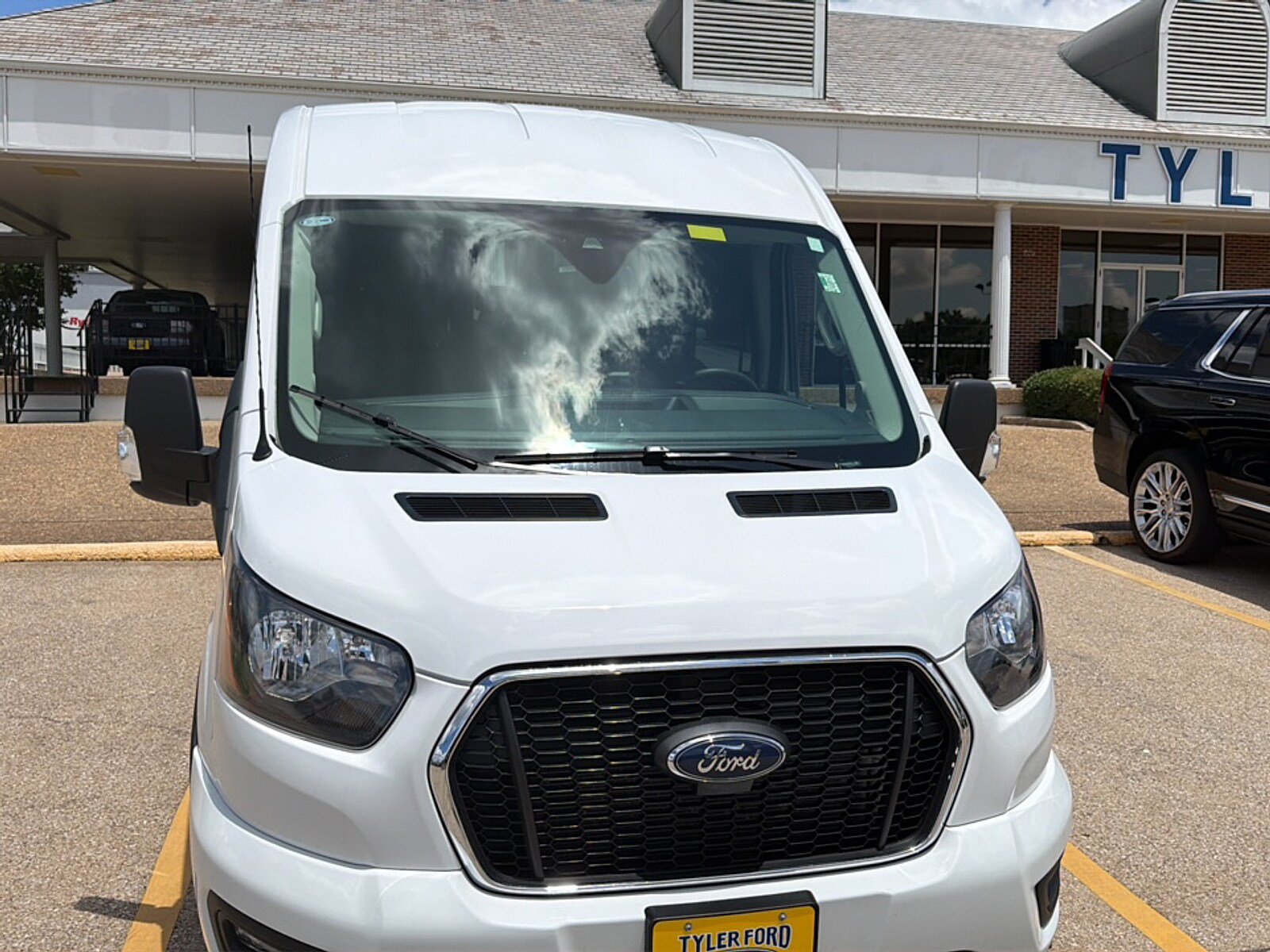 Used 2025 Ford Transit 350 XLT RWD image 3
