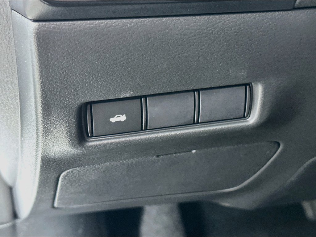 New 2027 Nissan Sentra SR w/ Floor Mat Package FWD image 15