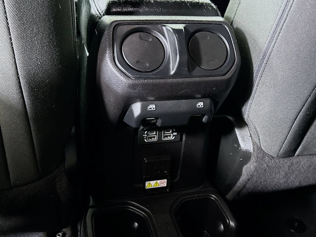 Used 2018 Jeep Wrangler Unlimited Sahara w/ Dual Top Group AWD/4WD image 28